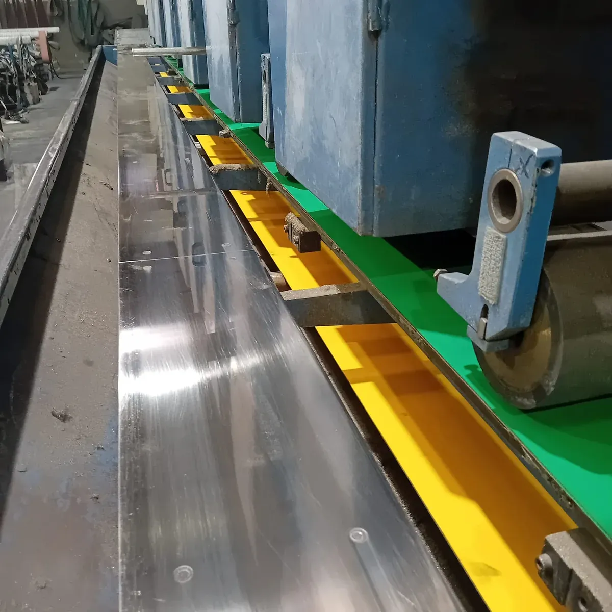Correa de transmisión montada en máquina